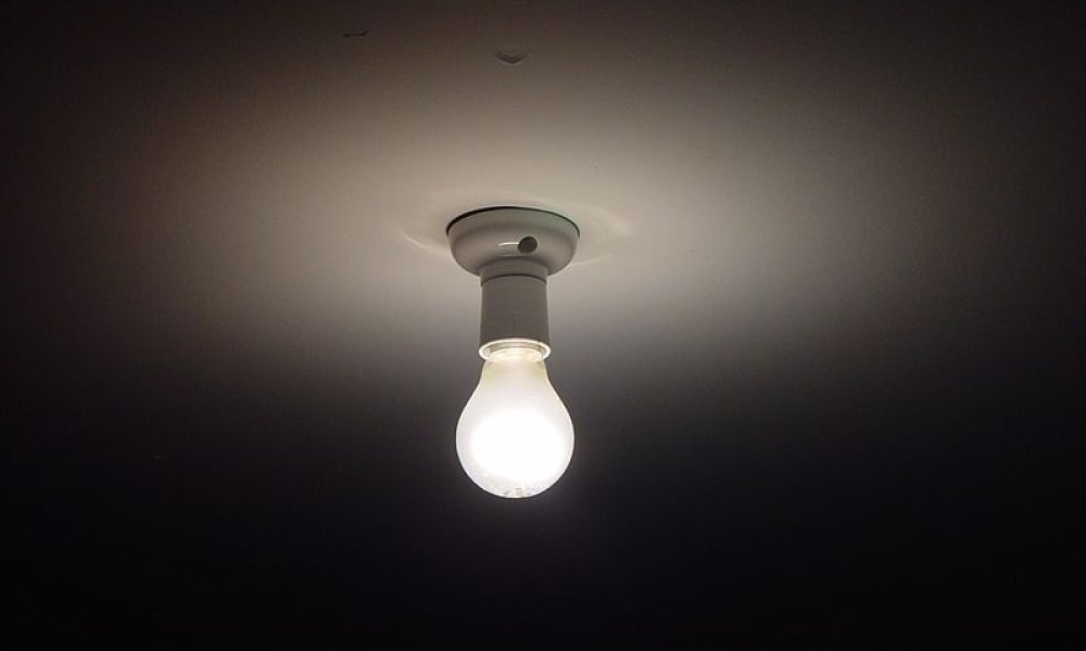 Title: Light bulb; Photo by: Leon Brooks; Src: http://www.public-domain-image.com/public-domain-images-pictures-free-stock-photos/objects-public-domain-images-pictures/electronics-devices-public-domain-images-pictures/electric-lights-pictures/light-bulb.jpg; Lic: Released into Public Domain.